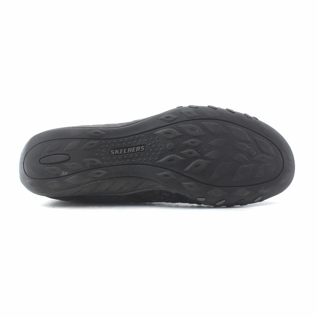 SKECHERS RELAXED FIT: BREATHE EASY - FORTUNE-KNIT WIDE FIT Skechers shoe design snapshots