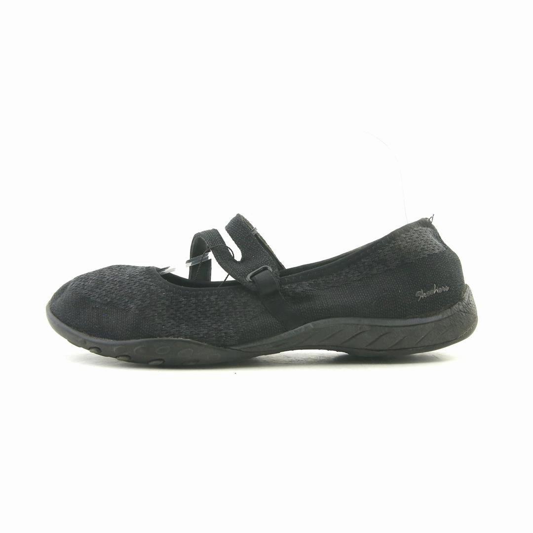 SKECHERS RELAXED FIT: BREATHE-EASY - KEEP CLEAN Skechers shoe design snapshots