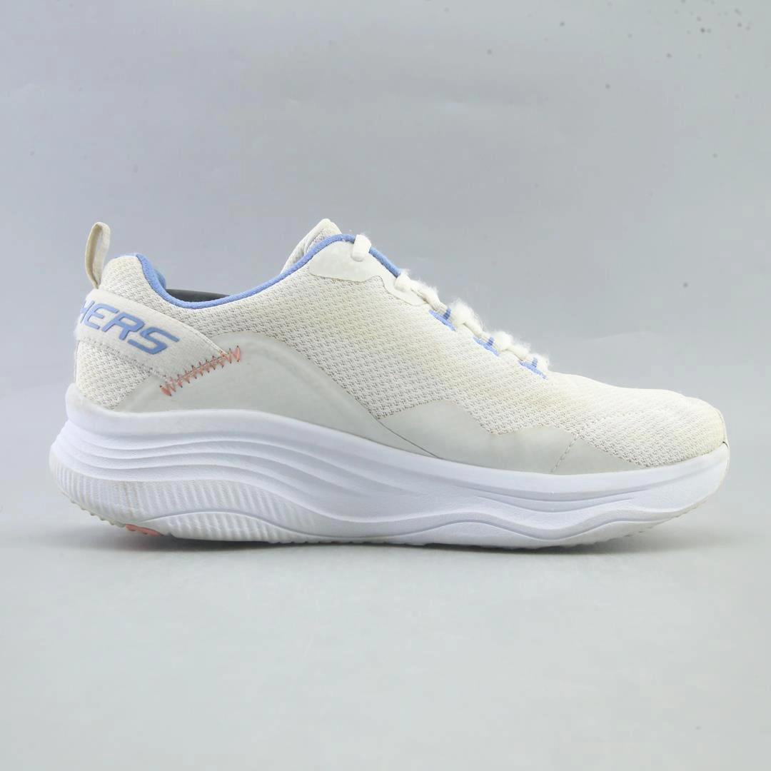 SKECHERS RELAXED FIT: D'LUX FITNESS - ROAM FREE Skechers shoe design snapshots