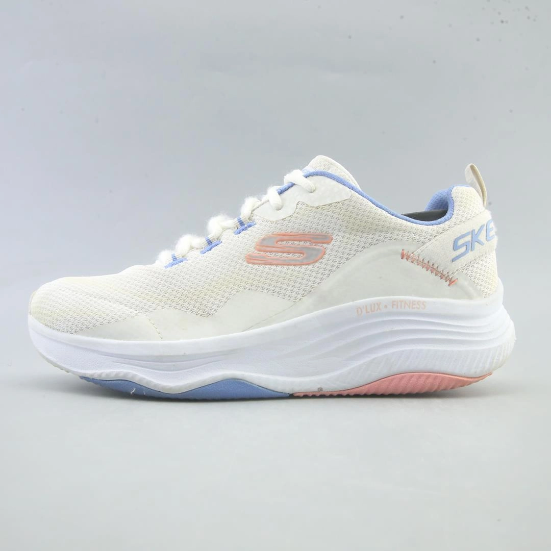 SKECHERS RELAXED FIT: D'LUX FITNESS - ROAM FREE Skechers versatile everyday shoes