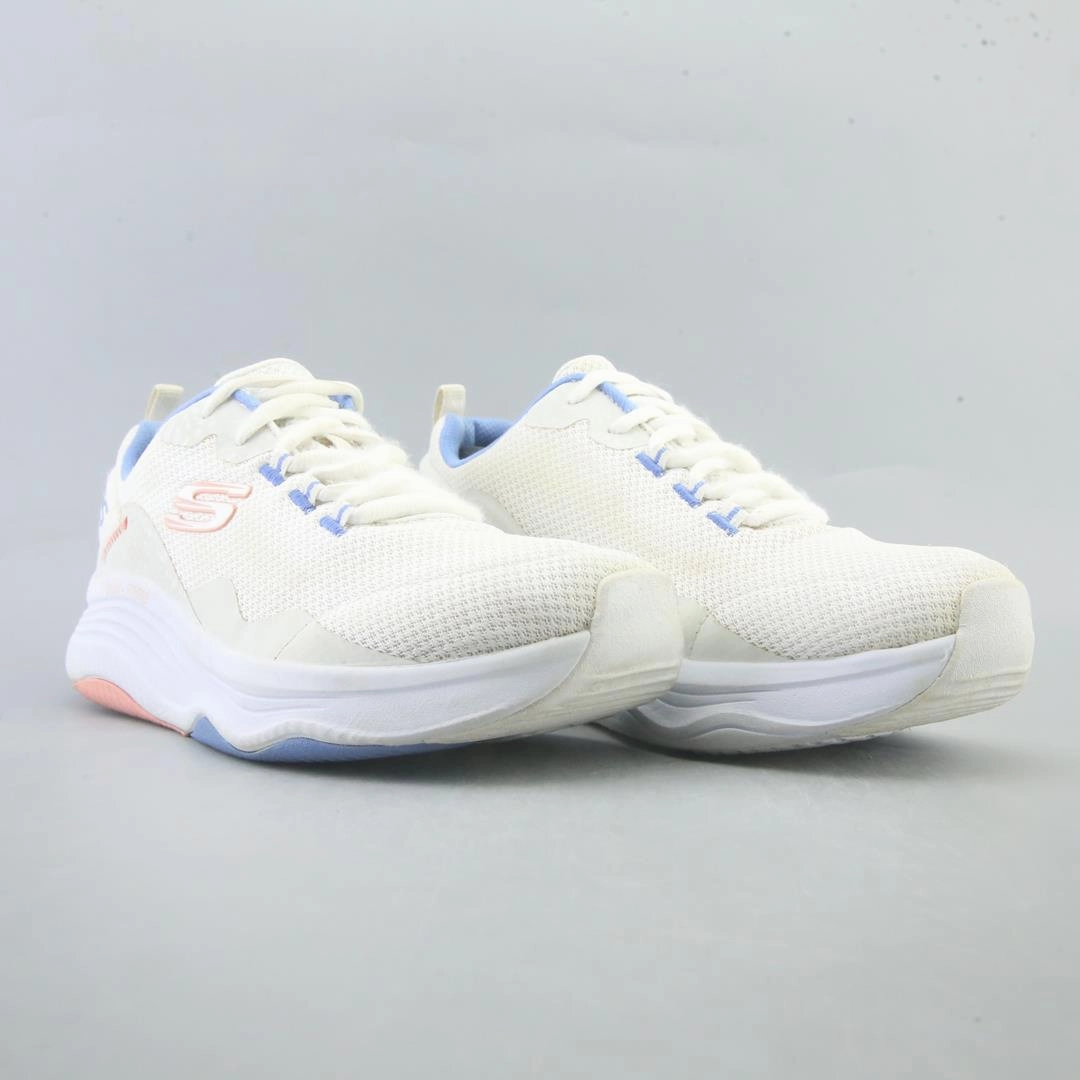 SKECHERS RELAXED FIT: D'LUX FITNESS - ROAM FREE Skechers shoe design snapshots