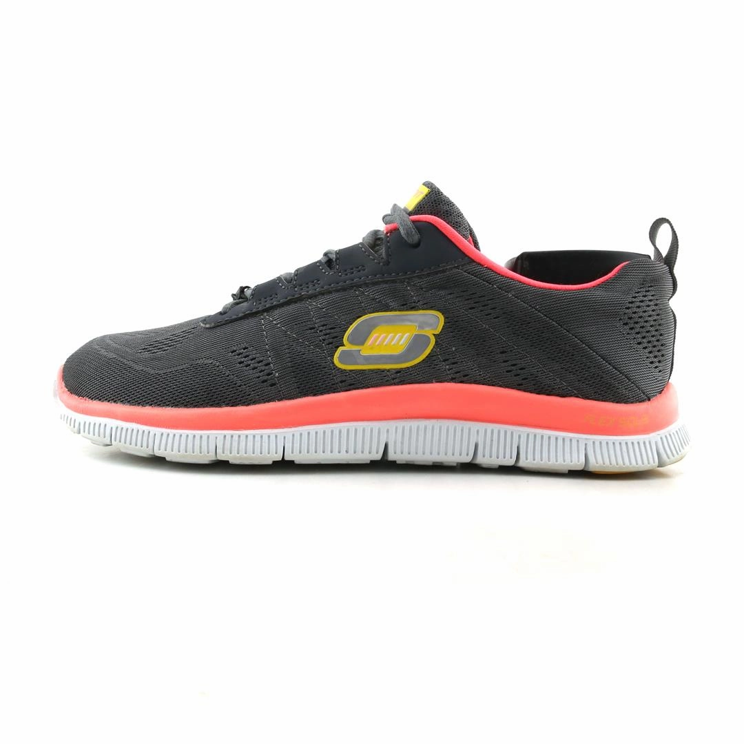 SKECHERS SKECH KNIT Skechers versatile everyday shoes