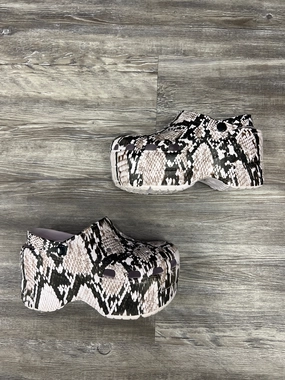 Snakeskin Print Shoes Heels Platform Crocs, Size 8.5 Crocs clogs with lightweight comfort