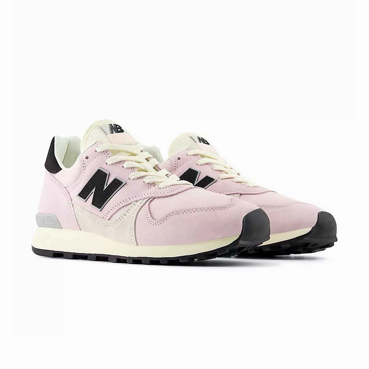 U475 'Rose Sugar Black' New Balance sneaker close-ups