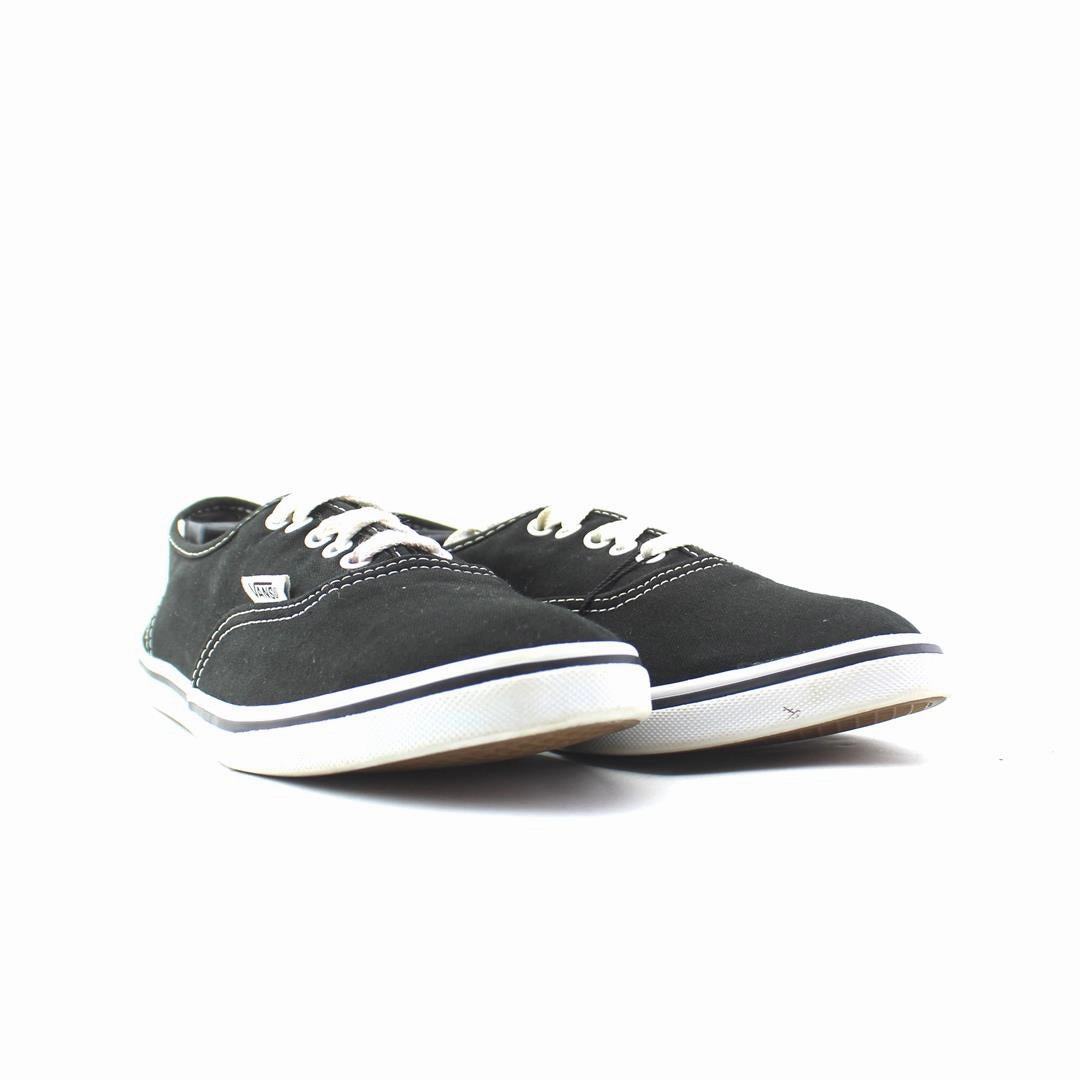 VANS AUTHENTIC Vans casual shoe snapshots