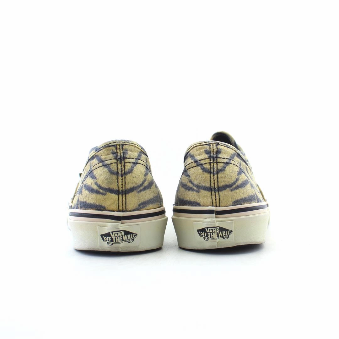 VANS AUTHENTIC Vans casual shoe snapshots