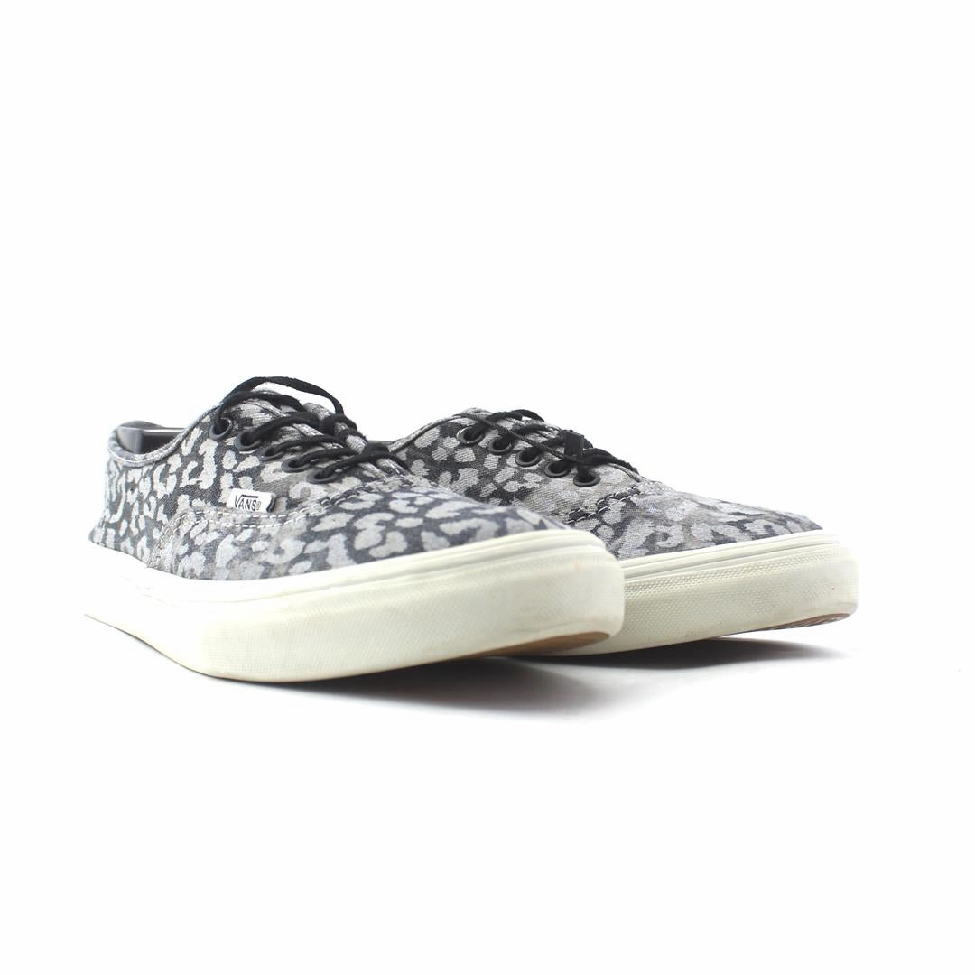 VANS AUTHENTIC Vans casual shoe snapshots