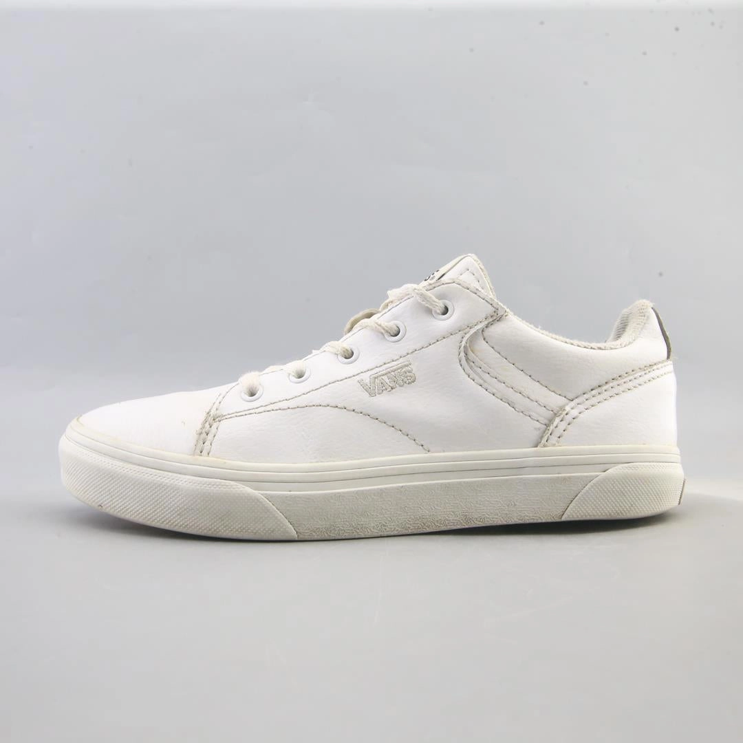 VANS AUTHENTIC Vans retro-inspired footwear styles