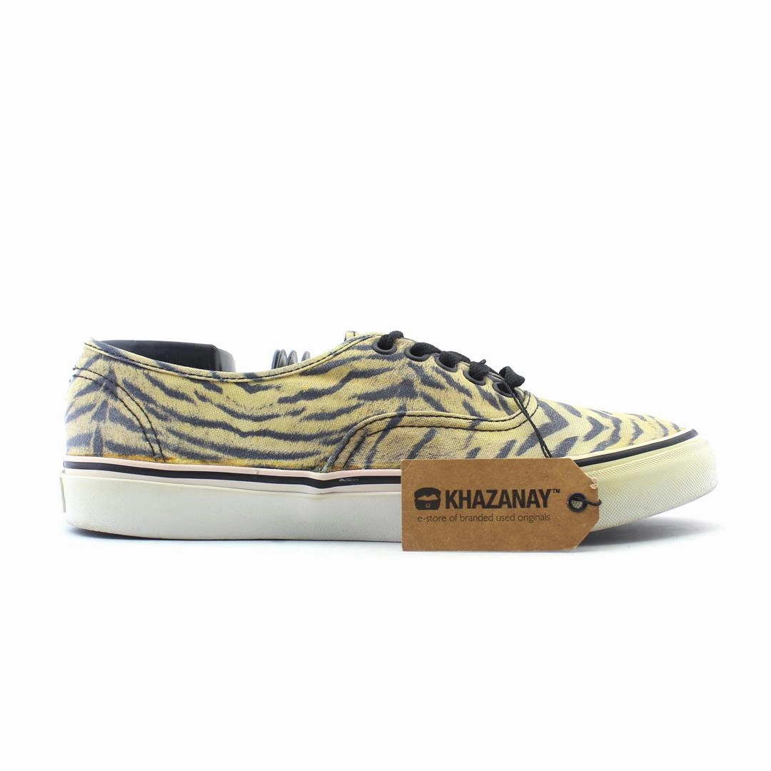VANS AUTHENTIC Vans casual shoe snapshots