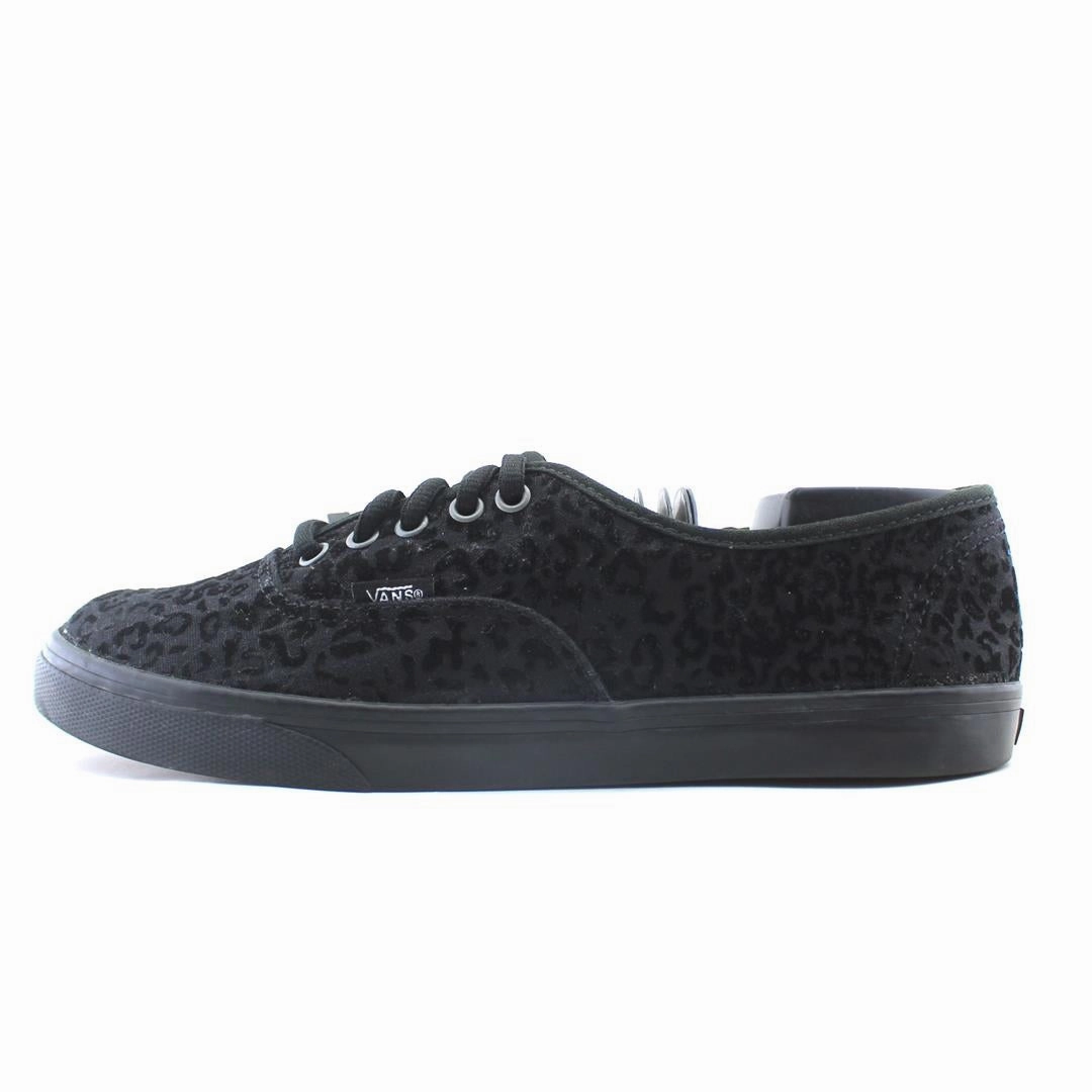 VANS AUTHENTIC Vans retro-inspired footwear styles