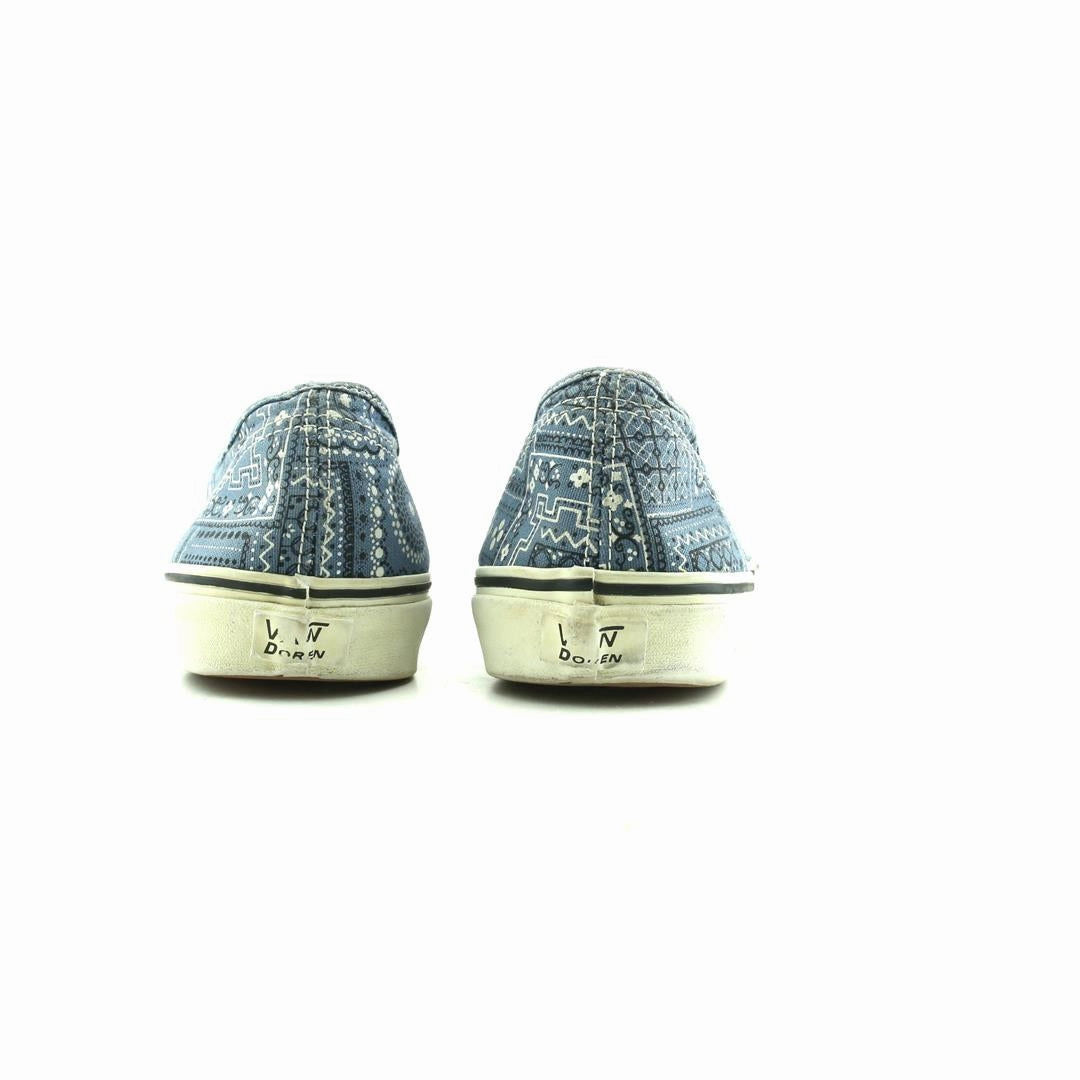 VANS AUTHENTIC Vans casual shoe snapshots