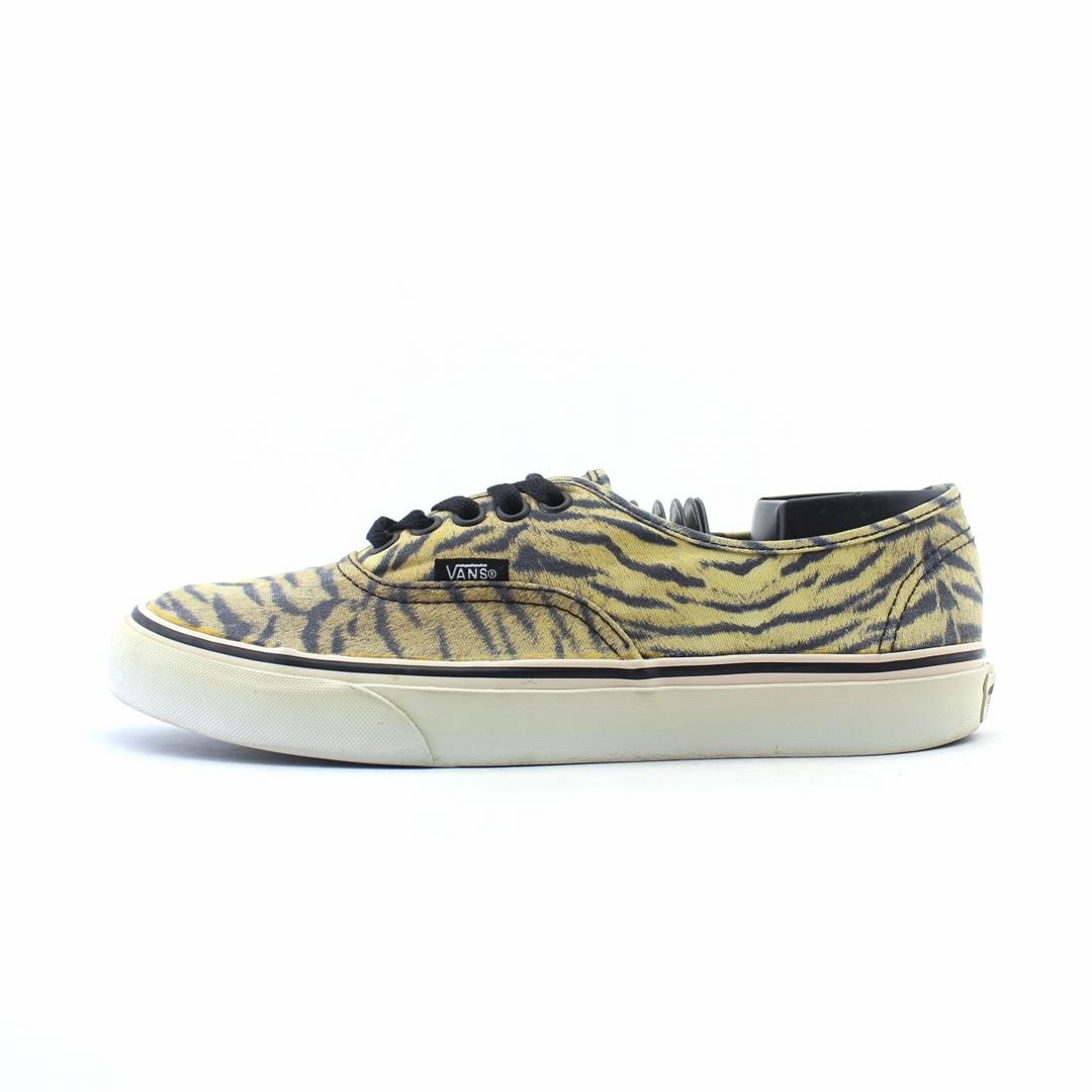 VANS AUTHENTIC Vans retro-inspired footwear styles
