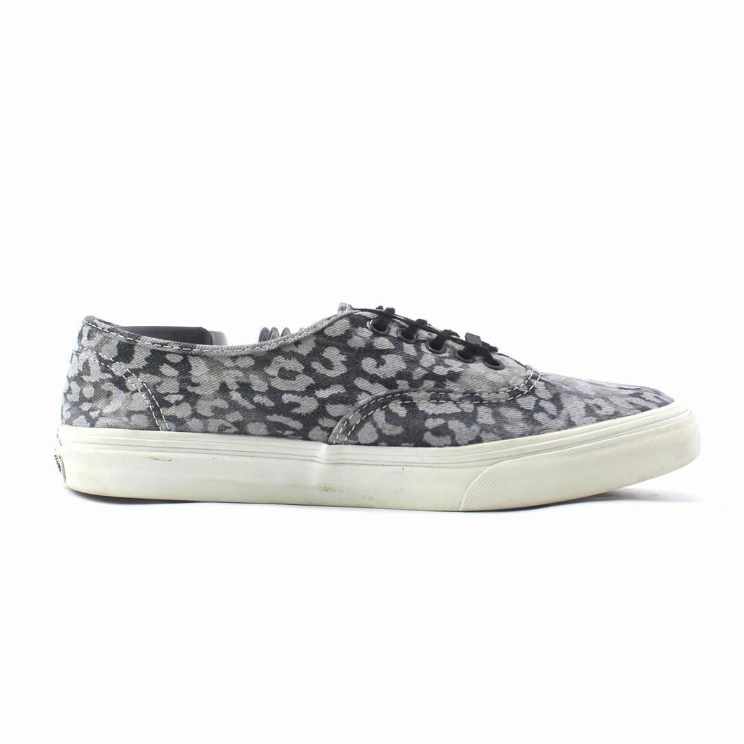 VANS AUTHENTIC Vans casual shoe snapshots