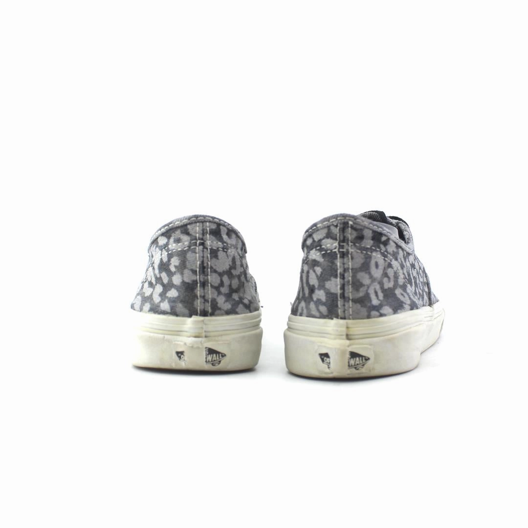 VANS AUTHENTIC Vans casual shoe snapshots
