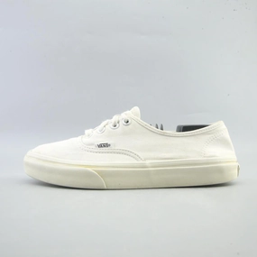VANS AUTHENTIC Vans retro-inspired footwear styles