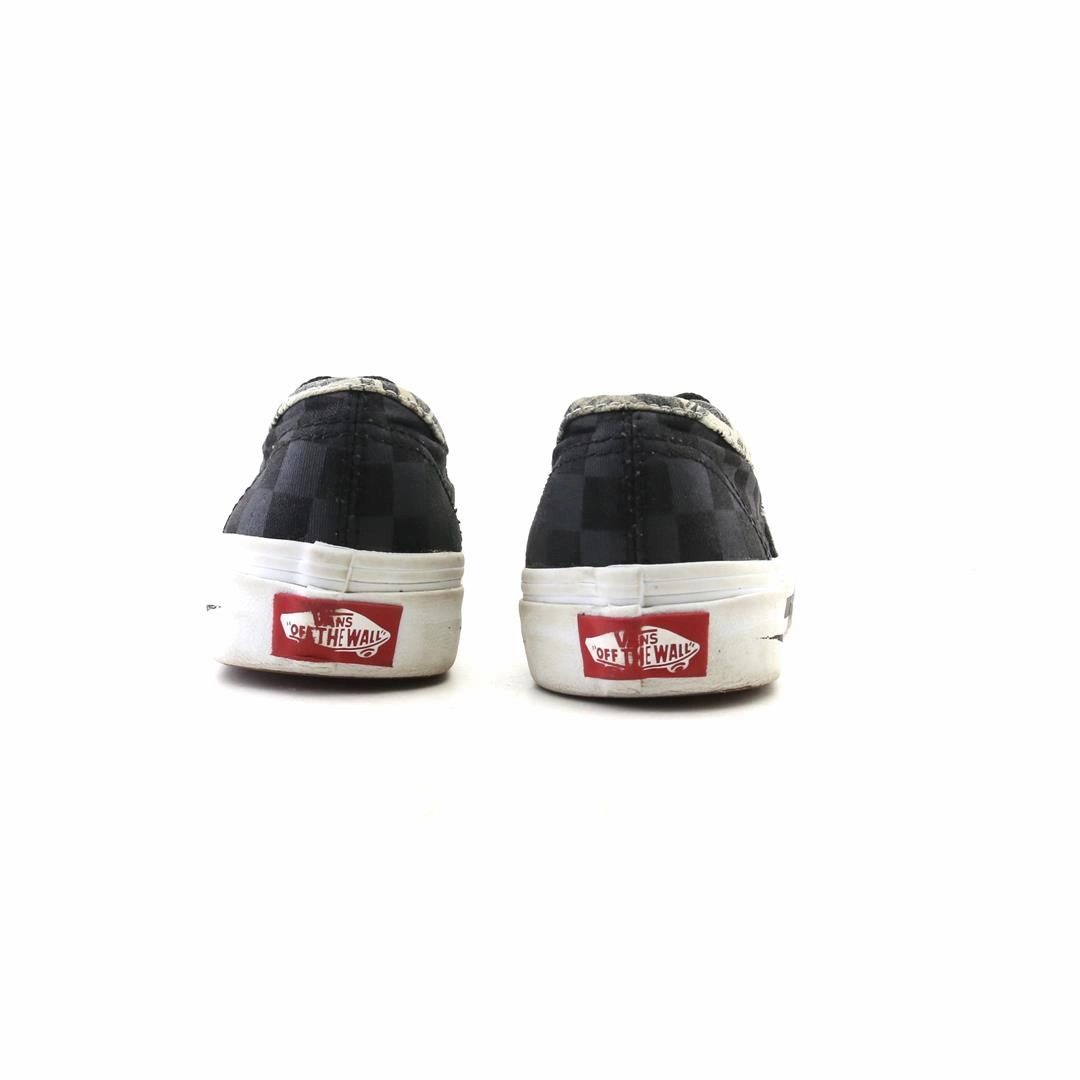 VANS AUTHENTIC Vans casual shoe snapshots