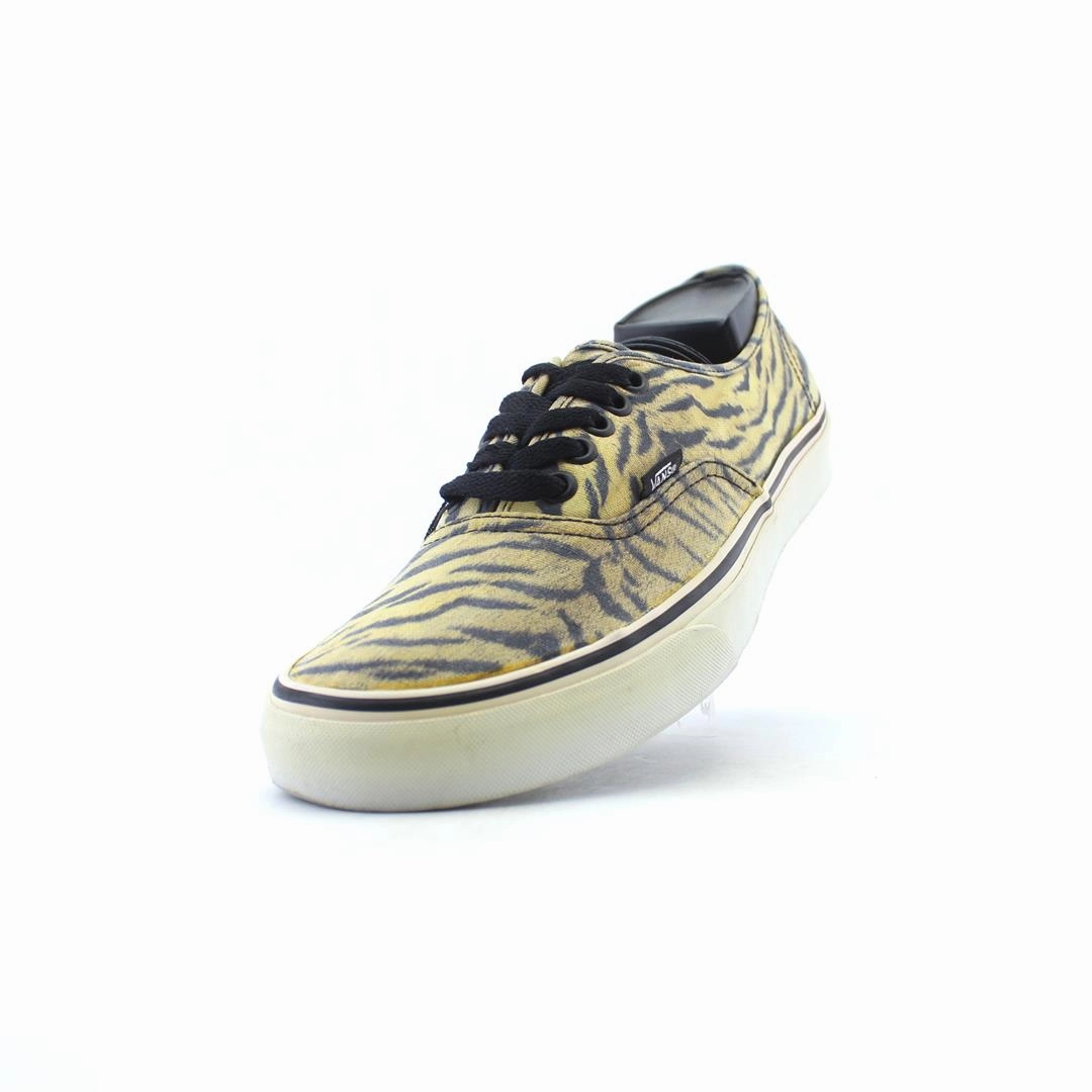 VANS AUTHENTIC Vans casual shoe snapshots