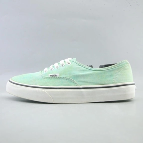 VANS AUTHENTIC Vans iconic skate shoe designs