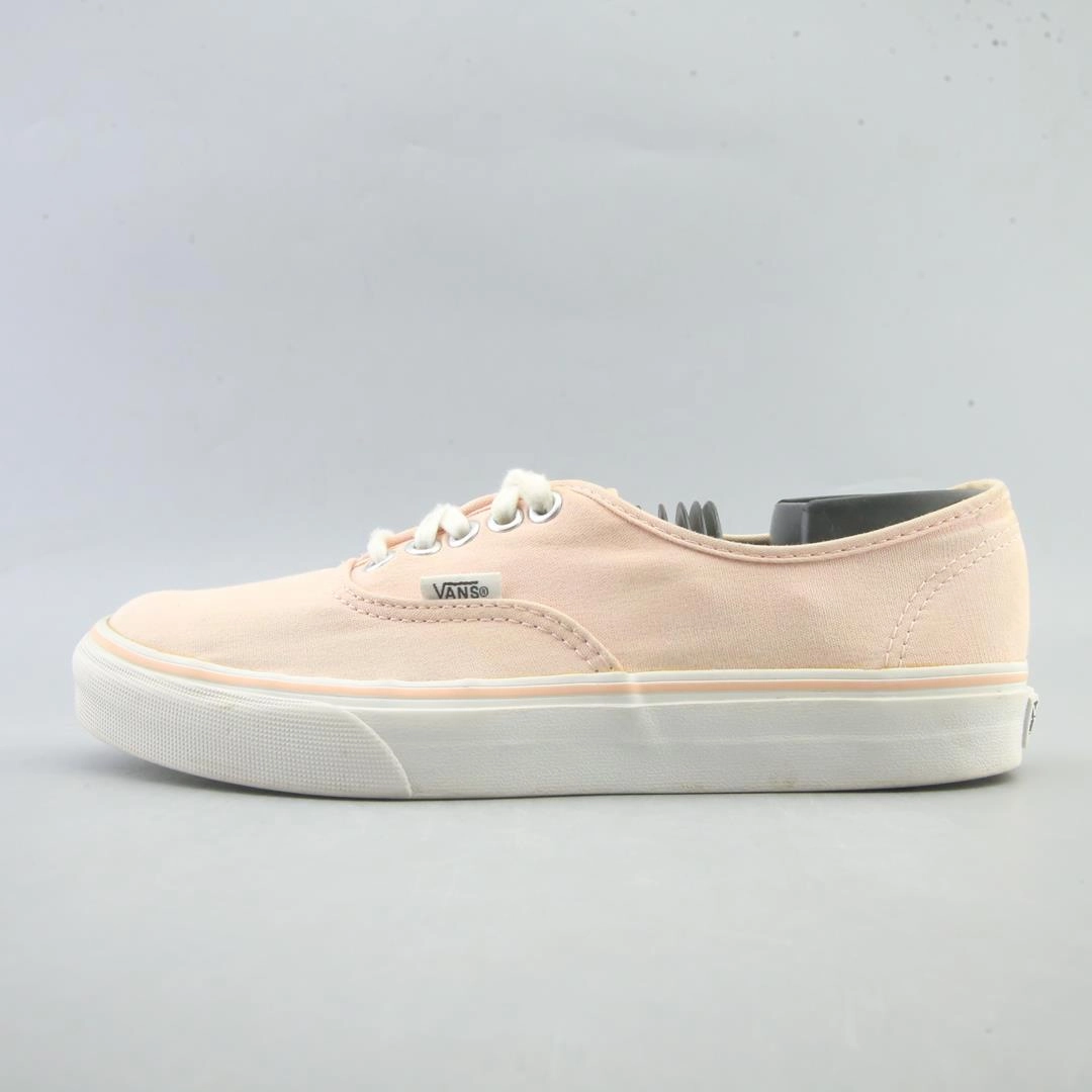 VANS AUTHENTIC Vans iconic skate shoe designs