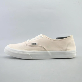 VANS AUTHENTIC Vans iconic skate shoe designs
