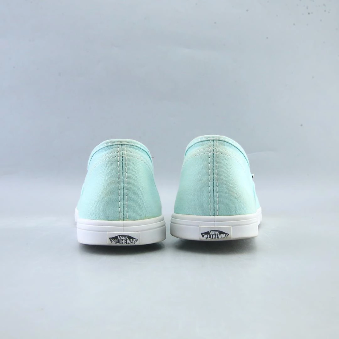VANS AUTHENTIC Vans classic sneaker styles