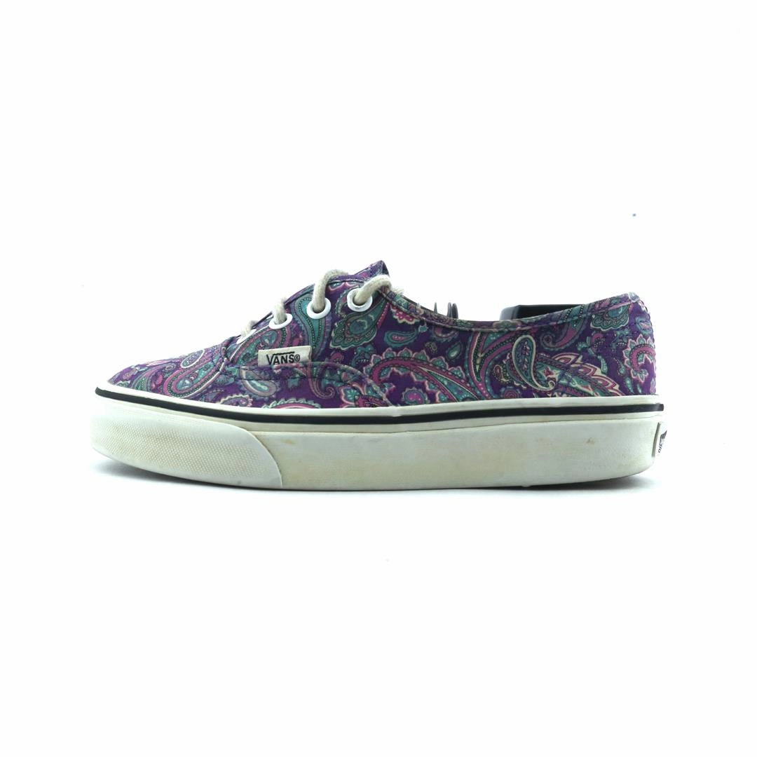 VANS AUTHENTIC Vans iconic skate shoe designs