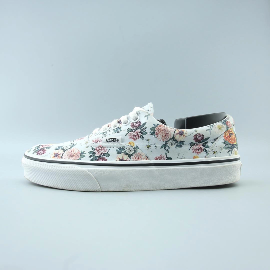 VANS AUTHENTIC Vans iconic skate shoe designs