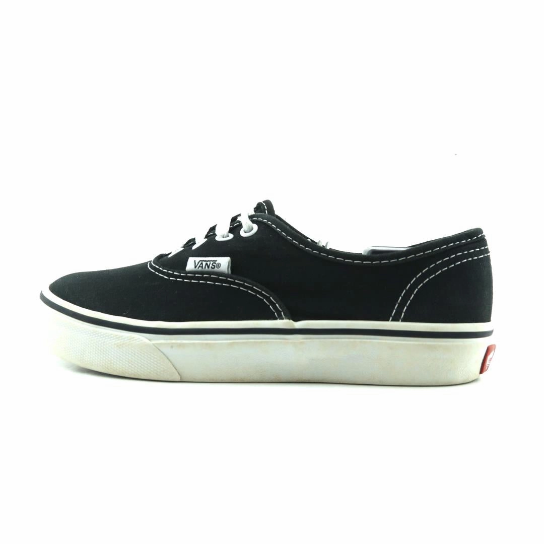 VANS AUTHENTIC Vans iconic skate shoe designs