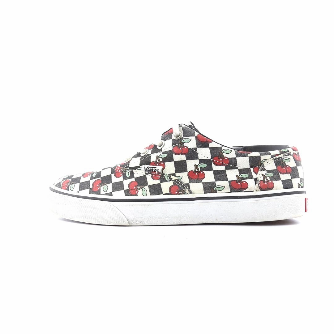 VANS AUTHENTIC Vans iconic skate shoe designs