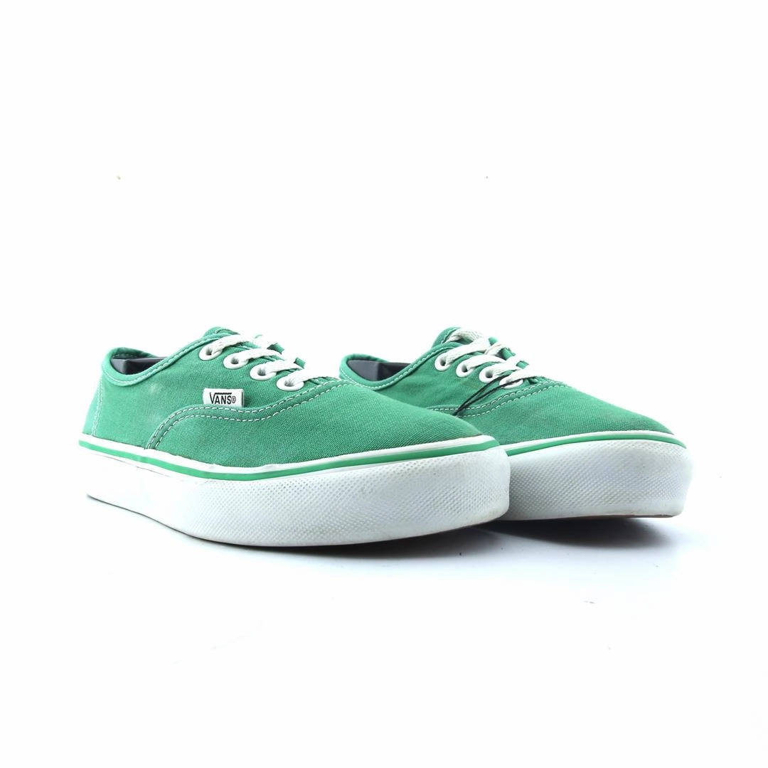 VANS AUTHENTIC Vans classic sneaker styles