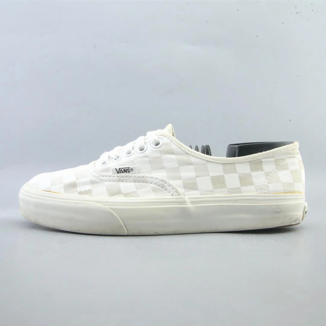 VANS AUTHENTIC Vans iconic skate shoe designs