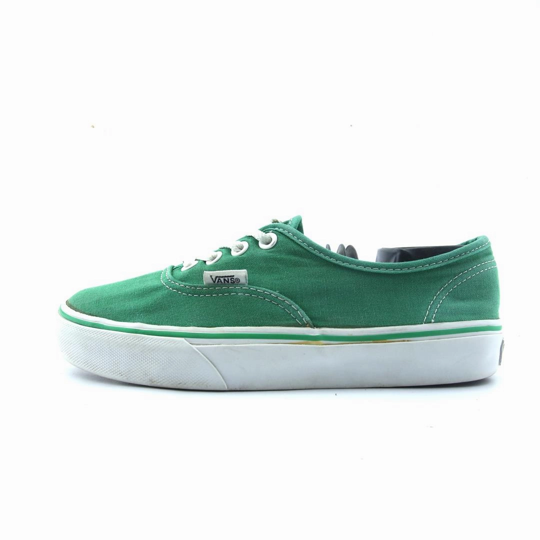 VANS AUTHENTIC Vans iconic skate shoe designs