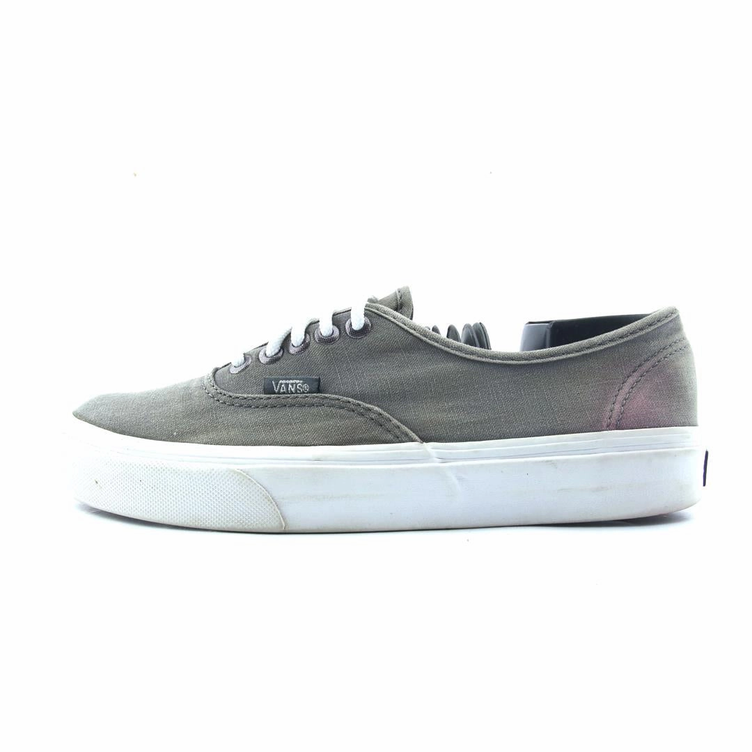 VANS AUTHENTIC Vans iconic skate shoe designs