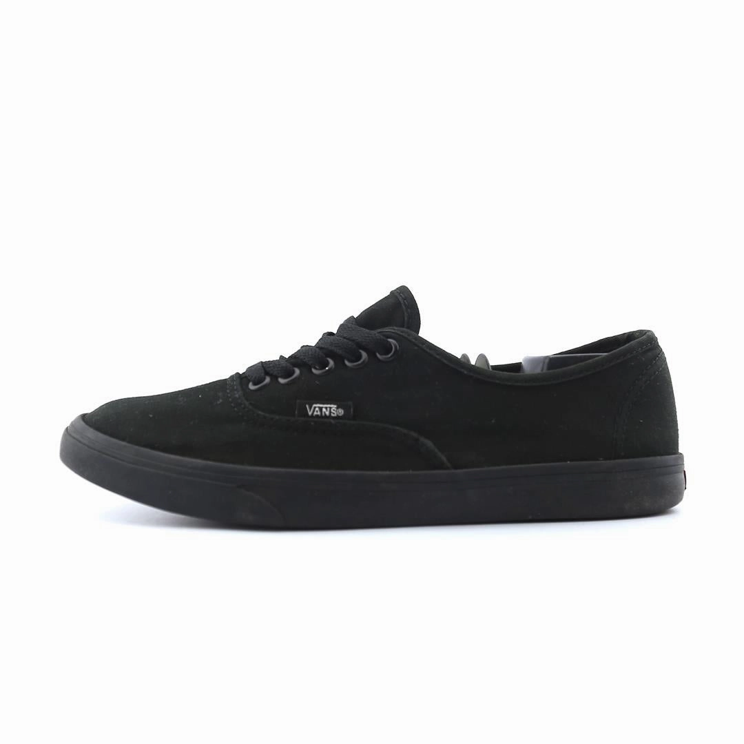 VANS AUTHENTIC Vans iconic skate shoe designs