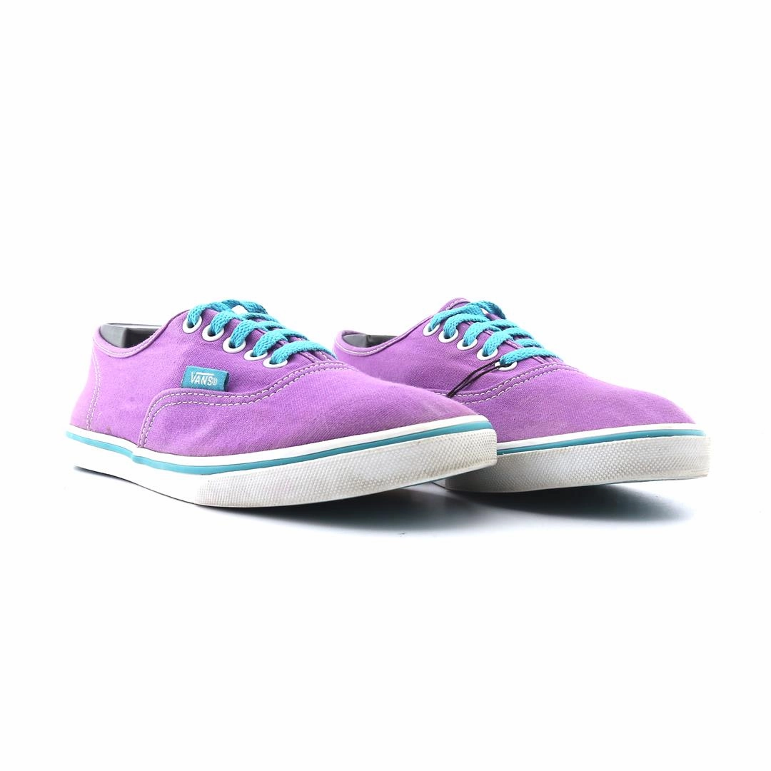 VANS AUTHENTIC Vans classic sneaker styles