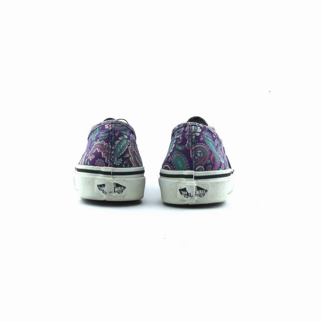 VANS AUTHENTIC Vans classic sneaker styles