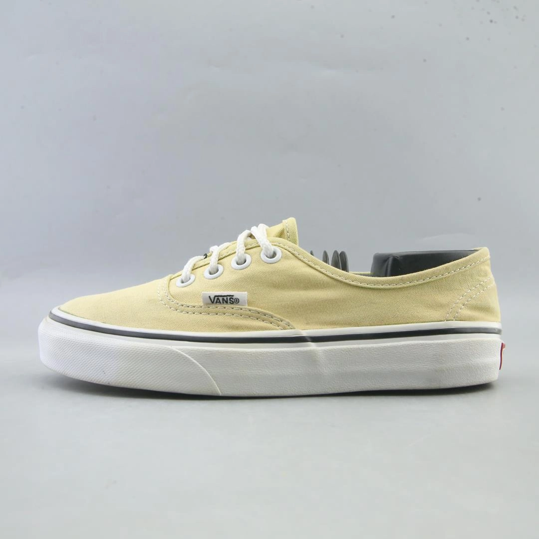 VANS AUTHENTIC Vans iconic skate shoe designs