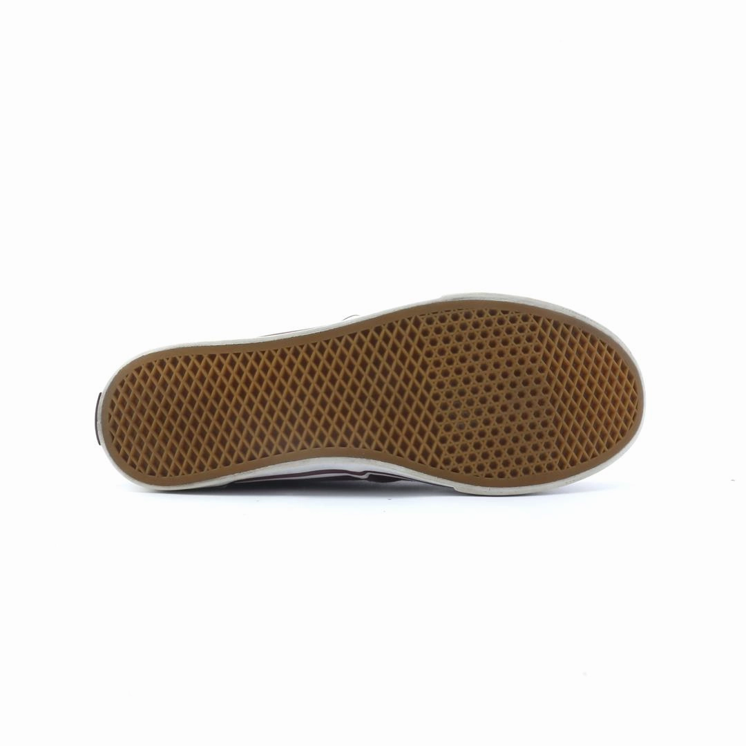 VANS AUTHENTIC Vans skate shoe imagery