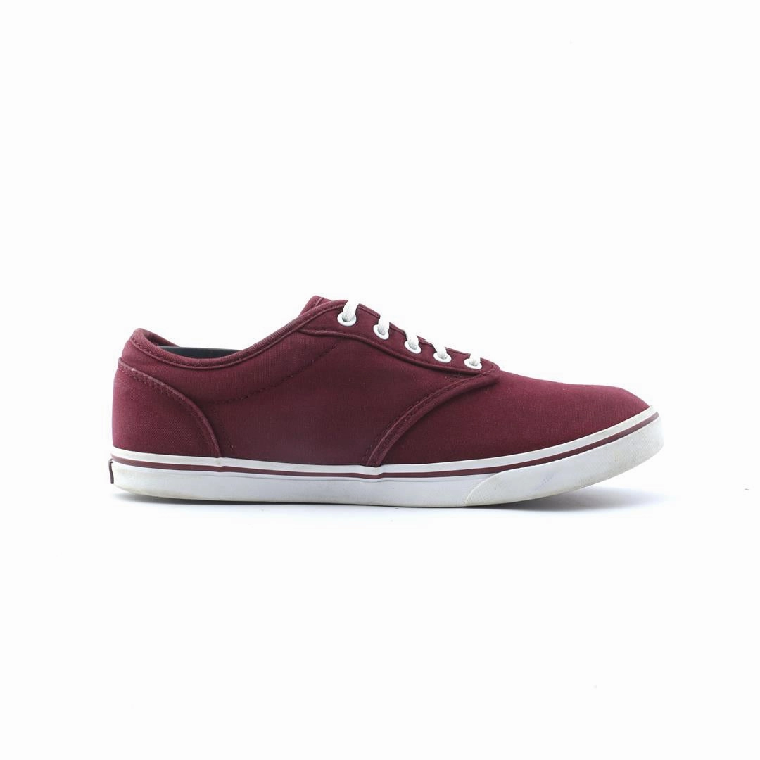 VANS AUTHENTIC Vans skate shoe imagery