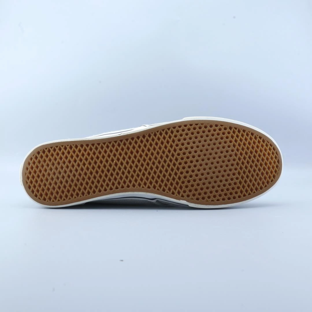 VANS AUTHENTIC Vans skate shoe imagery