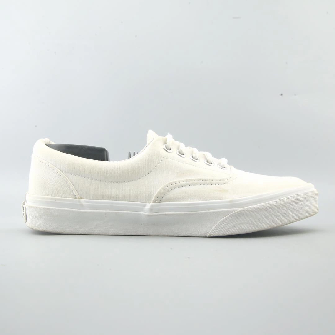 VANS AUTHENTIC Vans skate shoe imagery