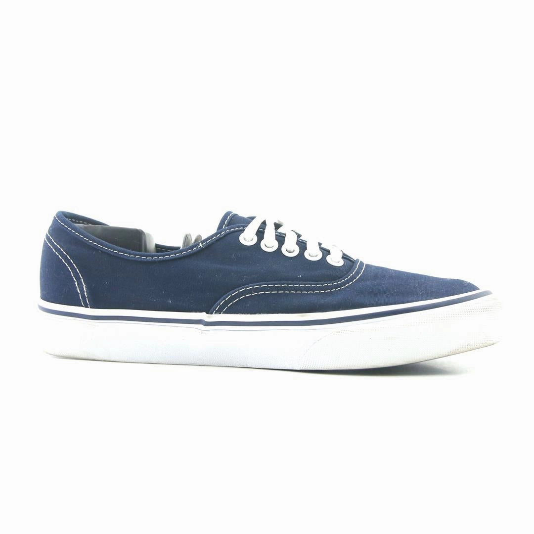 VANS AUTHENTIC Vans skate shoe imagery