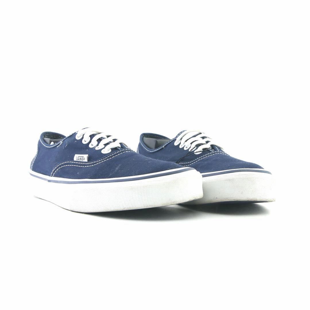 VANS AUTHENTIC Vans skate shoe imagery