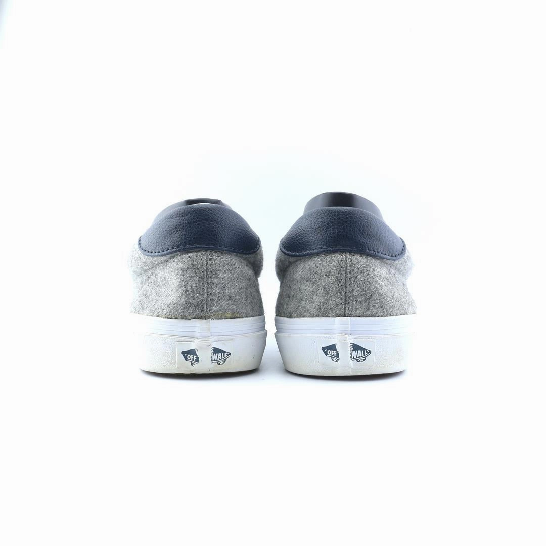 VANS AUTHENTIC Vans skate shoe imagery