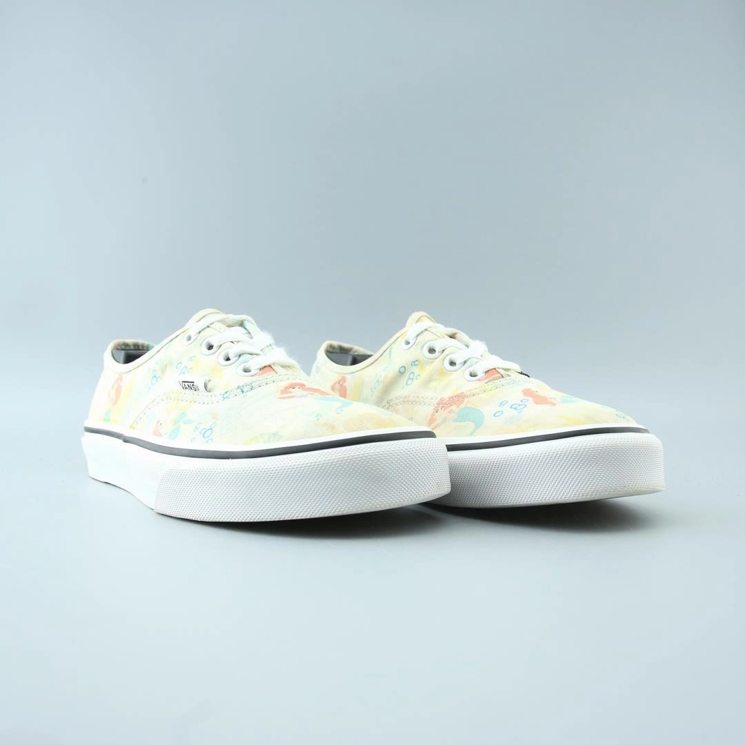VANS AUTHENTIC Vans skate shoe imagery
