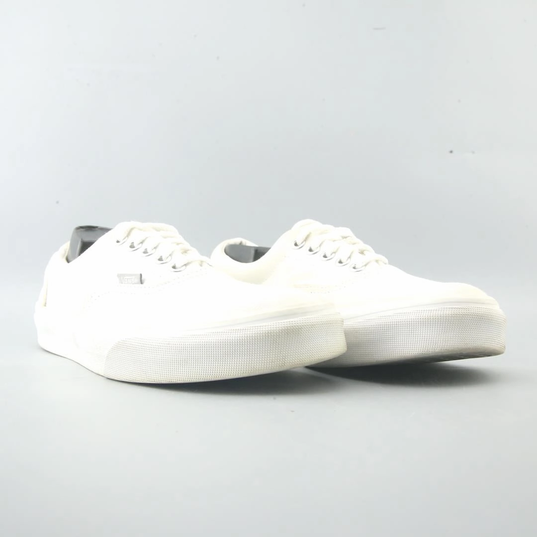 VANS AUTHENTIC Vans skate shoe imagery