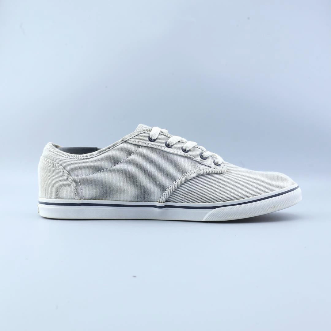 VANS AUTHENTIC Vans skate shoe imagery
