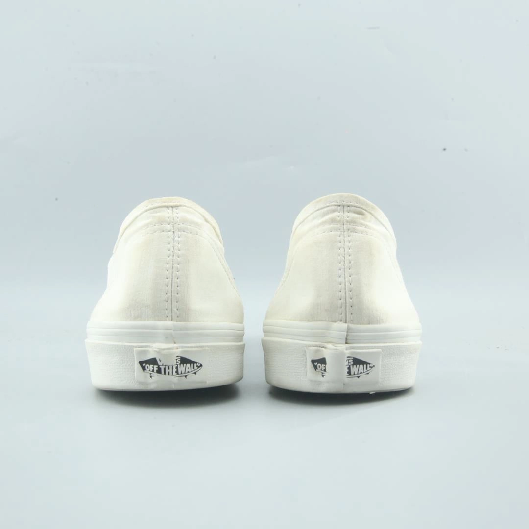 VANS AUTHENTIC Vans skate shoe imagery