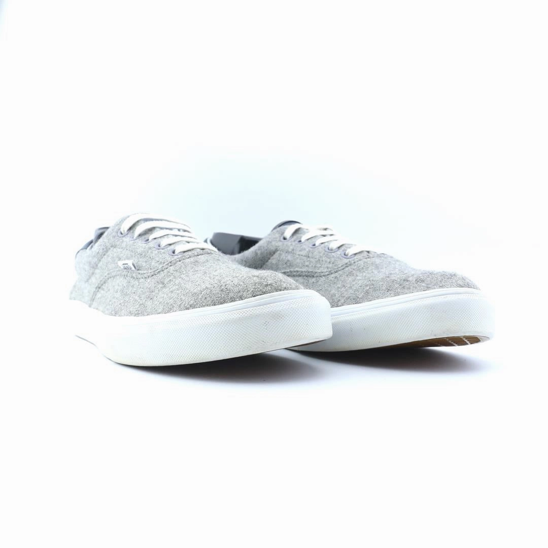 VANS AUTHENTIC Vans skate shoe imagery