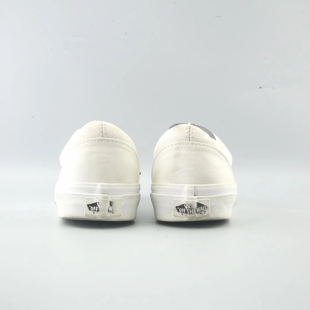 VANS AUTHENTIC Vans skate shoe imagery